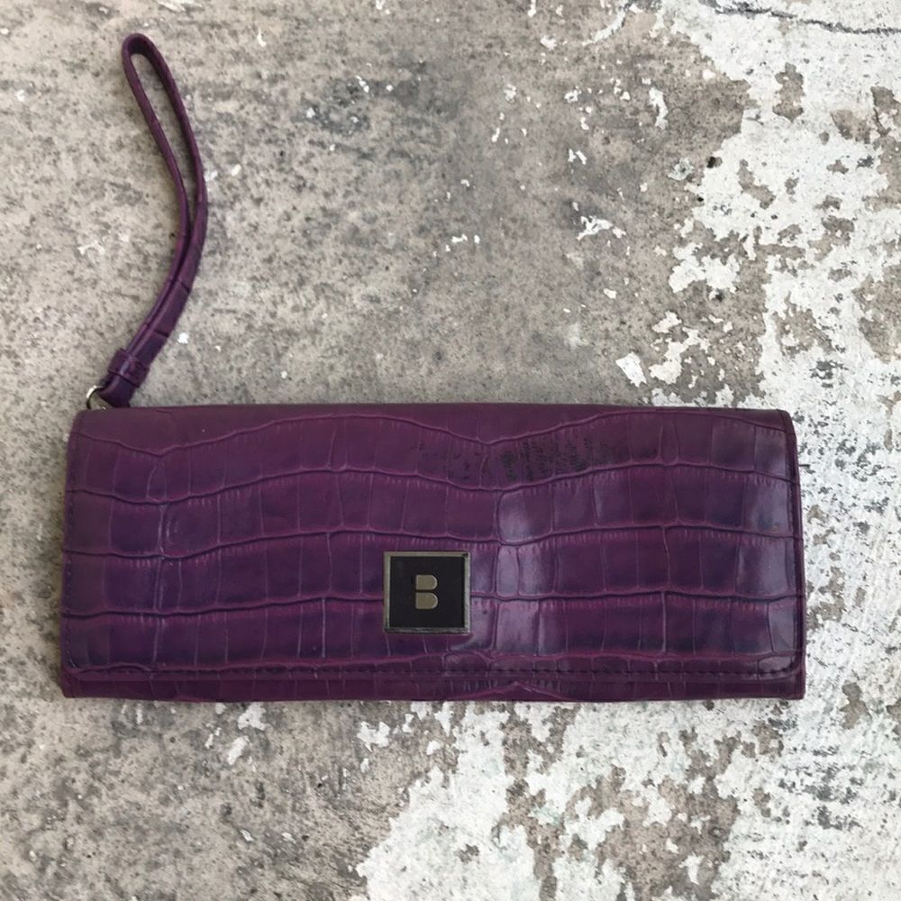 Buxton wristlet